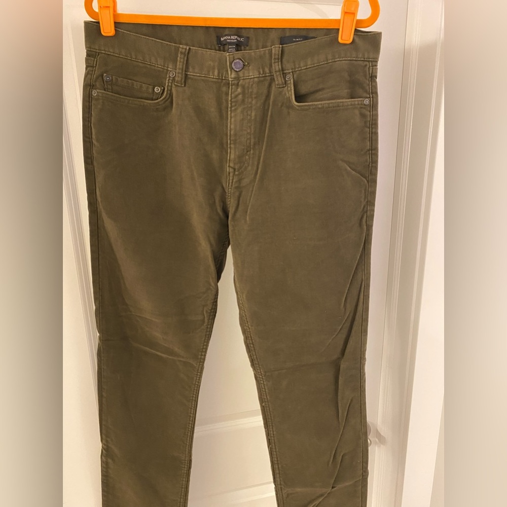 Banana Republic Men’s Olive Green Traveler Pants (Slim Fit)